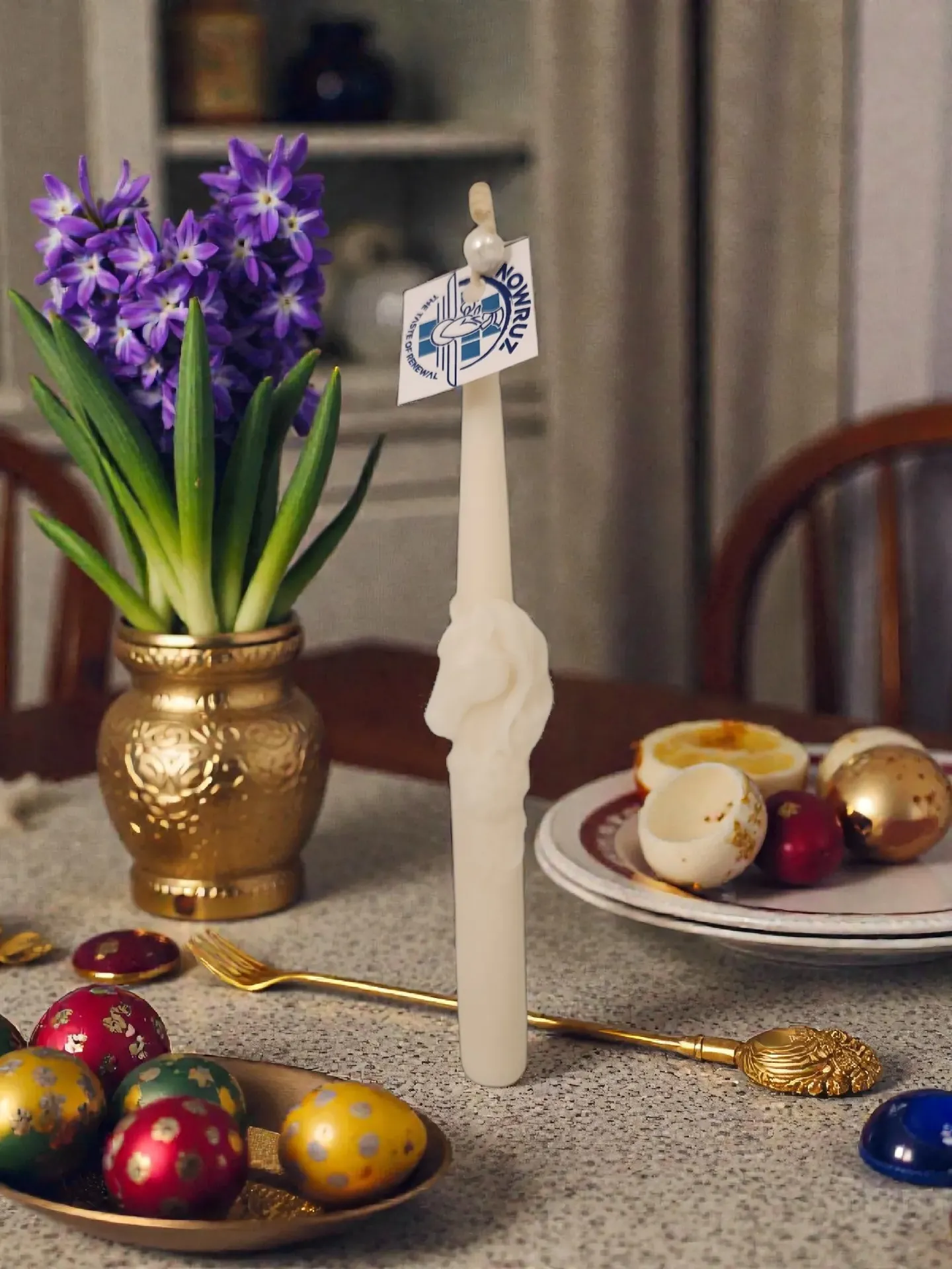 white dining - Nowruz candle